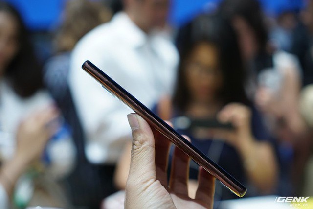 Ảnh thực tế Galaxy Note9 vừa mới ra mắt: Có những gì đỉnh hơn người tiền nhiệm Note8? - Ảnh 6.
