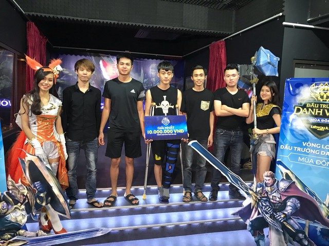 Liên Quân Mobile: Đội đánh bại team FAPTV trở thành nhà vô địch vòng loại - Ảnh 1.