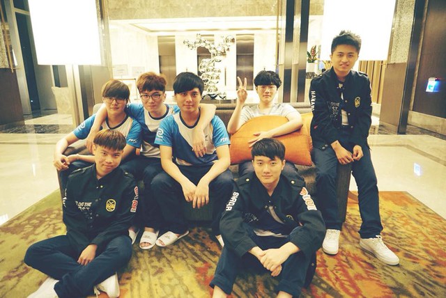 LMHT: Flash Wolves là đội đầu tiên đến CKTG, huyền thoại xạ thủ của Trung Quốc bất ngờ trở lại - Ảnh 1.