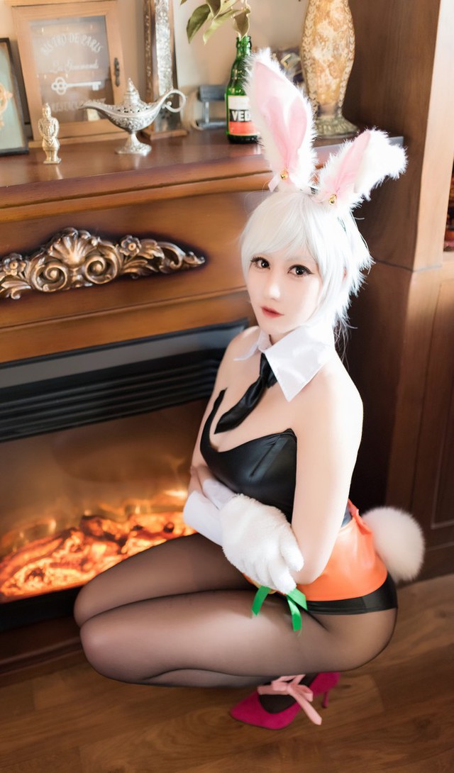 Nóng mắt với cosplay Riven Thỏ Ngọc cực gợi cảm trong Liên Minh Huyền Thoại