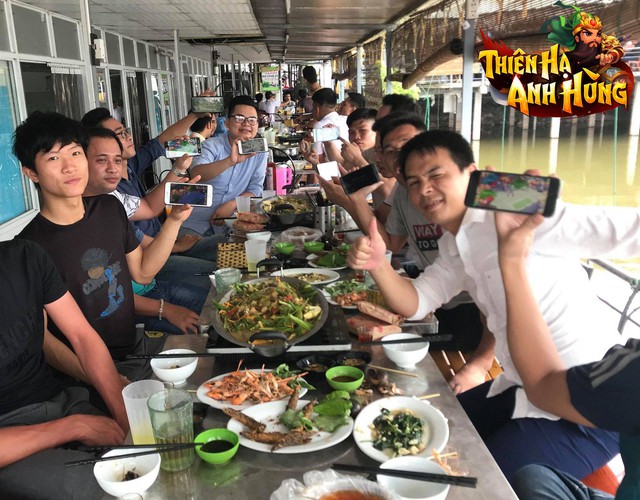 Đây là cách mà “game thủ nhà người ta” Offline: Phong cách “rich Man”, nguyên chuyện ăn cũng tốn hơn chục củ - Ảnh 2.