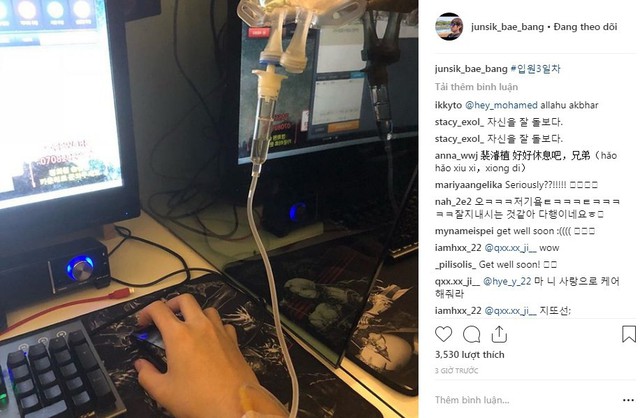 SKT Bang khiến fan hâm mộ cạn lời vì bị bệnh cấp cứu mà vẫn tranh thủ trốn viện ngồi net - Ảnh 2.