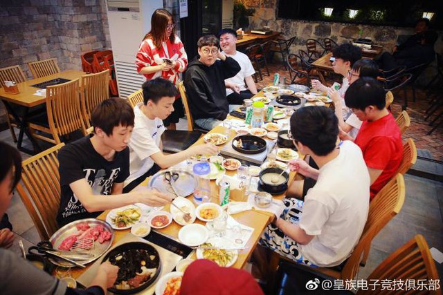 LMHT: RNG - đặc biệt là Uzi hạnh phúc khi được Mata mời đi ăn thịt nướng tại Hàn Quốc - Ảnh 2.