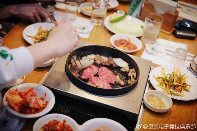LMHT: RNG - đặc biệt là Uzi hạnh phúc khi được Mata mời đi ăn thịt nướng tại Hàn Quốc - Ảnh 3.