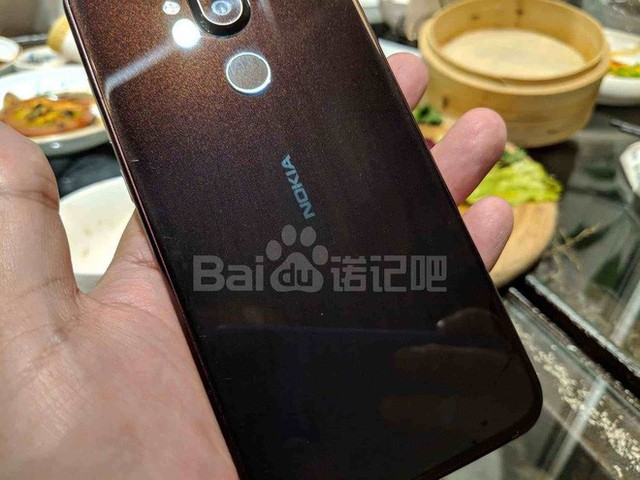 Nokia 7.1 (Plus) lộ ảnh thực tế, camera kép phía sau, màn hình tai thỏ - Ảnh 3.