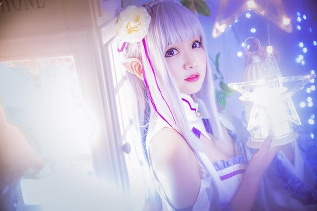 Cosplay tuyệt đẹp về nàng công chúa tóc trắng Emilia trong Re:Zero - Ảnh 1.