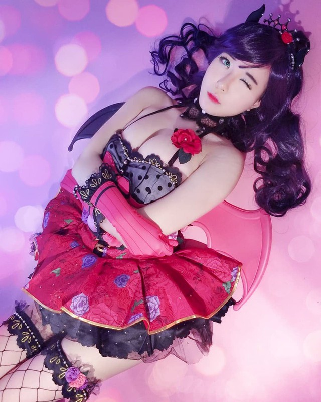 Chiêm ngưỡng nhan sắc nóng bỏng của Esther Lynn - Cô bạn gái có tâm góp phần biến Sneaky thành cosplayer hot nhất LMHT - Ảnh 11.