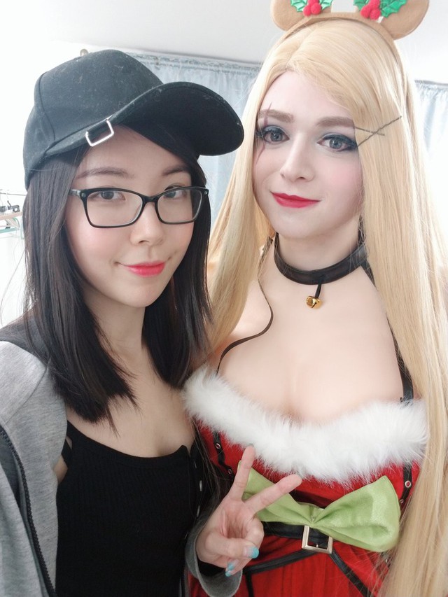 Chiêm ngưỡng nhan sắc nóng bỏng của Esther Lynn - Cô bạn gái có tâm góp phần biến Sneaky thành cosplayer hot nhất LMHT - Ảnh 1.