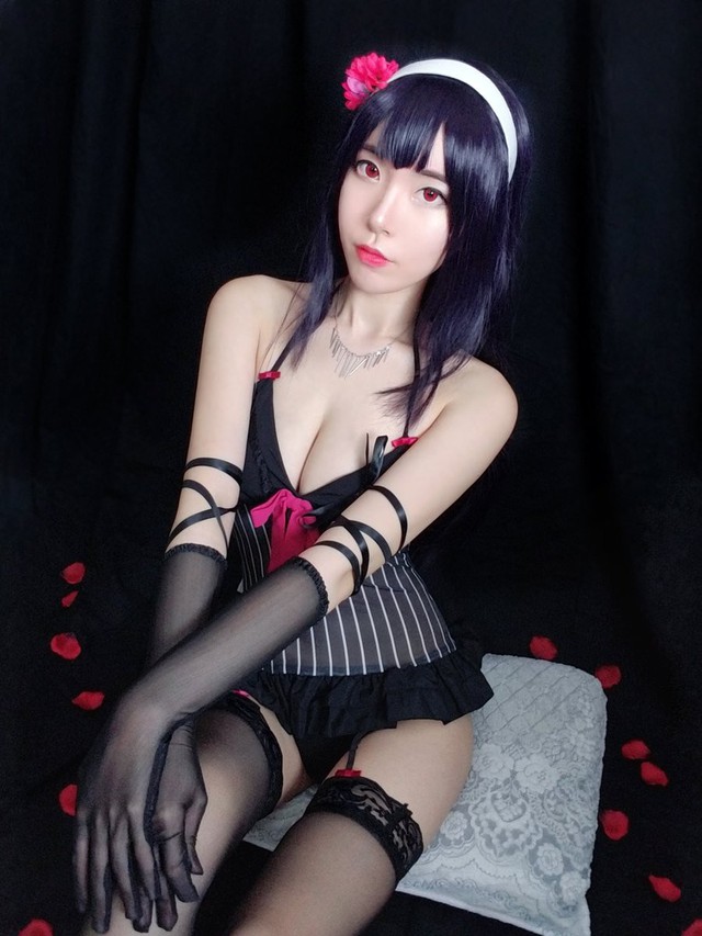 Chiêm ngưỡng nhan sắc nóng bỏng của Esther Lynn - Cô bạn gái có tâm góp phần biến Sneaky thành cosplayer hot nhất LMHT - Ảnh 6.