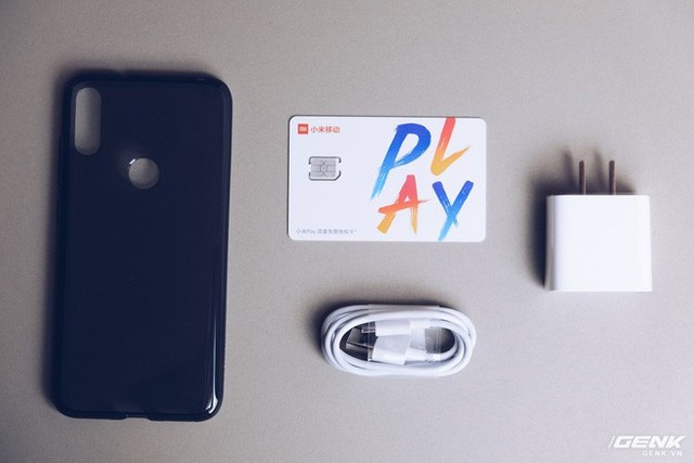 Trên tay Xiaomi Mi Play giá 4 triệu: Màn hình giọt nước, chip Helio P35, tặng kèm SIM data nhưng không dùng được ở VN - Ảnh 3.