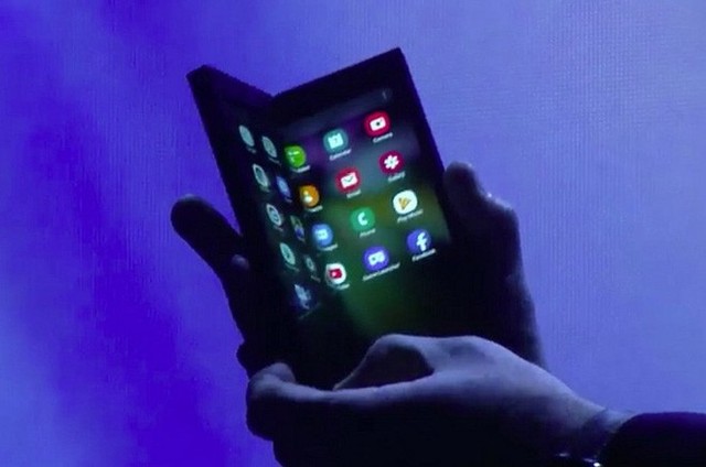 BOE lần đầu khoe nguyên mẫu màn hình gập, hứa hẹn sẽ có một cuộc chạy đua khốc liệt với Samsung Display - Ảnh 3.