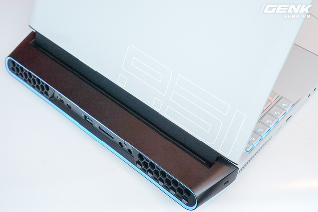 [CES 2019] Dell trình làng laptop Alienware Area m51 với cấu hình khủng, thiết kế cyberpunk, giá từ 2.550 USD - Ảnh 2.