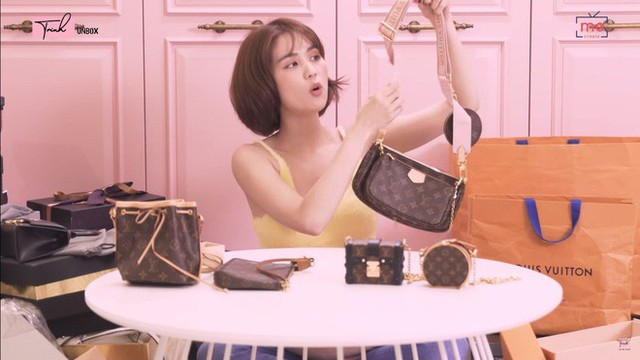 Đập hộp loạt đồ tiền tỷ cũng chưa sốc bằng phát ngôn của Ngọc Trinh: Đồ 1 tỷ mua liền tay, từ 3 tỷ mới nhìn giá - Ảnh 12. Đập hộp loạt đồ tiền tỷ cũng chưa sốc bằng phát ngôn của Ngọc Trinh: Đồ 1 tỷ mua liền tay, từ 3 tỷ mới nhìn giá - Ảnh 12.