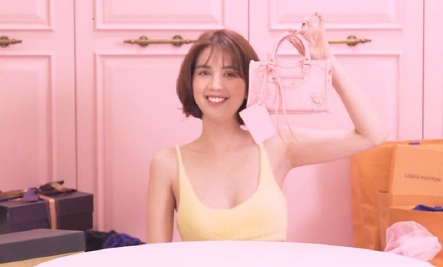 Đập hộp loạt đồ tiền tỷ cũng chưa sốc bằng phát ngôn của Ngọc Trinh: Đồ 1 tỷ mua liền tay, từ 3 tỷ mới nhìn giá - Ảnh 4. Đập hộp loạt đồ tiền tỷ cũng chưa sốc bằng phát ngôn của Ngọc Trinh: Đồ 1 tỷ mua liền tay, từ 3 tỷ mới nhìn giá - Ảnh 4.