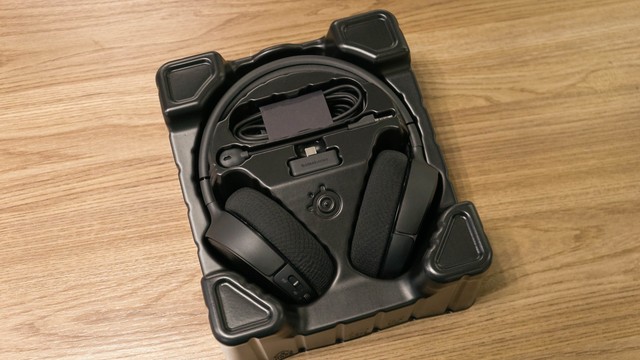 Dùng thử SteelSeries Arctis 1 Wireless: Đang chơi game muốn đi WC cũng không cần tháo tai nghe - Ảnh 3.