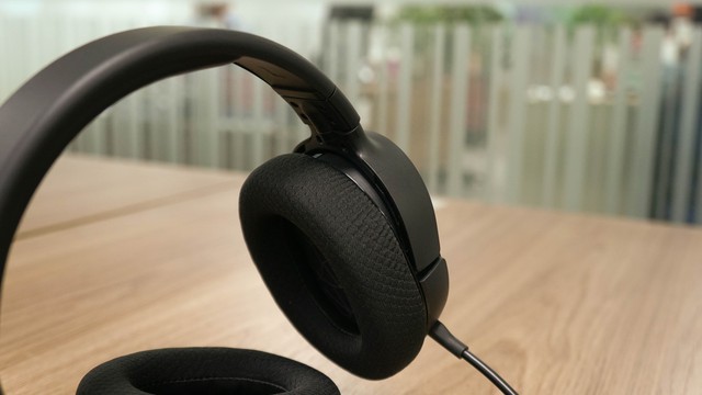 Dùng thử SteelSeries Arctis 1 Wireless: Đang chơi game muốn đi WC cũng không cần tháo tai nghe - Ảnh 13.