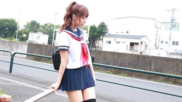 Idol quốc dân Yua Mikami ra mắt vlog mới, khoe nhan sắc rạng ngời trong trang phục nữ sinh - Ảnh 2.