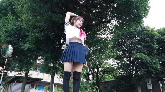 Idol quốc dân Yua Mikami ra mắt vlog mới, khoe nhan sắc rạng ngời trong trang phục nữ sinh - Ảnh 4.