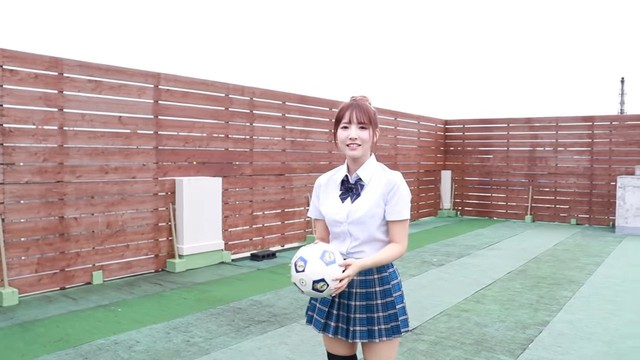 Idol quốc dân Yua Mikami ra mắt vlog mới, khoe nhan sắc rạng ngời trong trang phục nữ sinh - Ảnh 5.