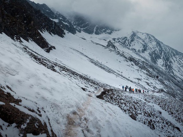 Bí ẩn chưa có lời giải về hồ nước chứa đầy xương người trên dãy Himalayas - Ảnh 16.