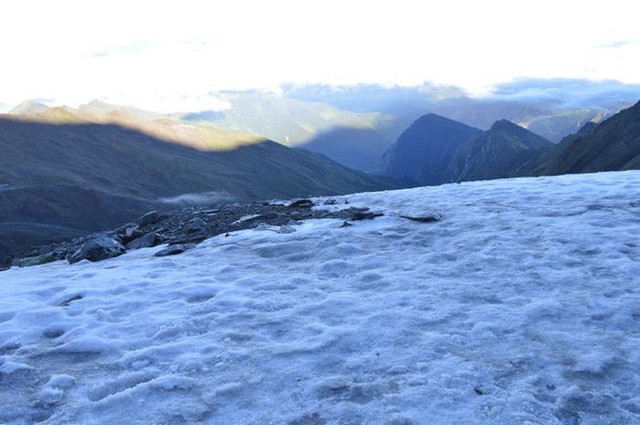 Bí ẩn chưa có lời giải về hồ nước chứa đầy xương người trên dãy Himalayas - Ảnh 17.