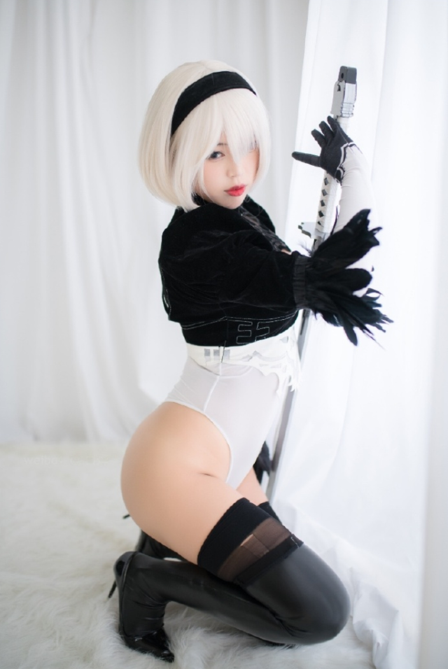 Cô nàng nóng bỏng 2B trong Nier: Automata lại thiêu đốt người hâm mộ qua loạt ảnh cosplay đẹp lung linh - Ảnh 14.