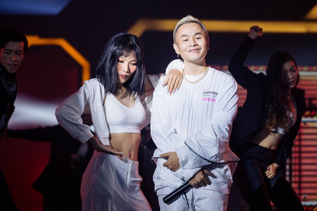 Mở màn Chung Kết Đấu Trường Sinh Tồn 2019: Binz khuấy động sân khấu với ca khúc So Close - Ảnh 2. Mở màn Chung Kết Đấu Trường Sinh Tồn 2019: Binz khuấy động sân khấu với ca khúc So Close - Ảnh 2.