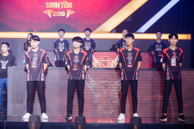 Mở màn Chung Kết Đấu Trường Sinh Tồn 2019: Binz khuấy động sân khấu với ca khúc So Close - Ảnh 12. Mở màn Chung Kết Đấu Trường Sinh Tồn 2019: Binz khuấy động sân khấu với ca khúc So Close - Ảnh 12.