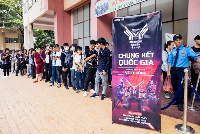 Trước thềm Chung Kết Quốc Gia - Đấu Trường Sinh Tồn 2019: Game thủ nô nức xếp hàng tham dự sự kiện hot nhất trong năm của Free Fire - Ảnh 1. Trước thềm Chung Kết Quốc Gia - Đấu Trường Sinh Tồn 2019: Game thủ nô nức xếp hàng tham dự sự kiện hot nhất trong năm của Free Fire - Ảnh 1.