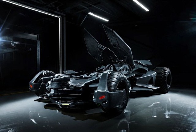 Batmobile đang cần tìm chủ mới: Giá gần 20 tỷ đồng, trang bị camera ảnh nhiệt, kính chống đạn, gắn được cả súng máy - Ảnh 5.