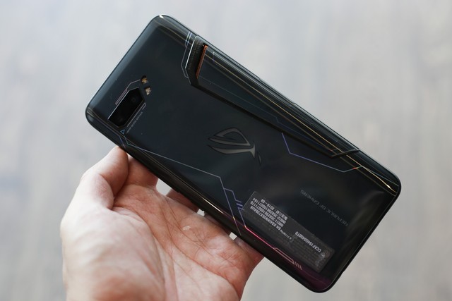 ROG Phone 2 chính hãng tại Việt Nam có giá 22 triệu đồng, gần gấp đôi hàng xách tay - Ảnh 2.