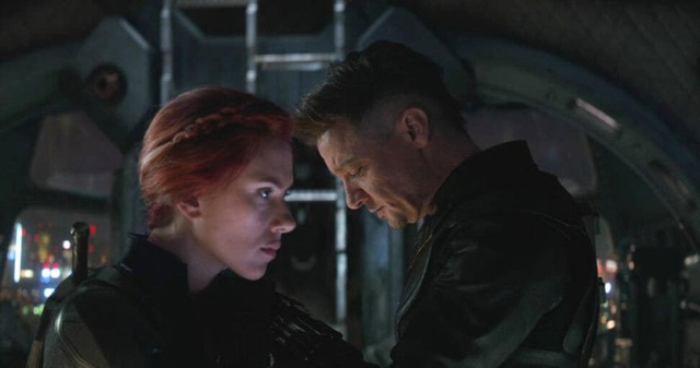Đạo diễn Avengers: Endgame giải thích lý do Black Widow hy sinh để cứu Hawkeye và nhân loại - Ảnh 1.