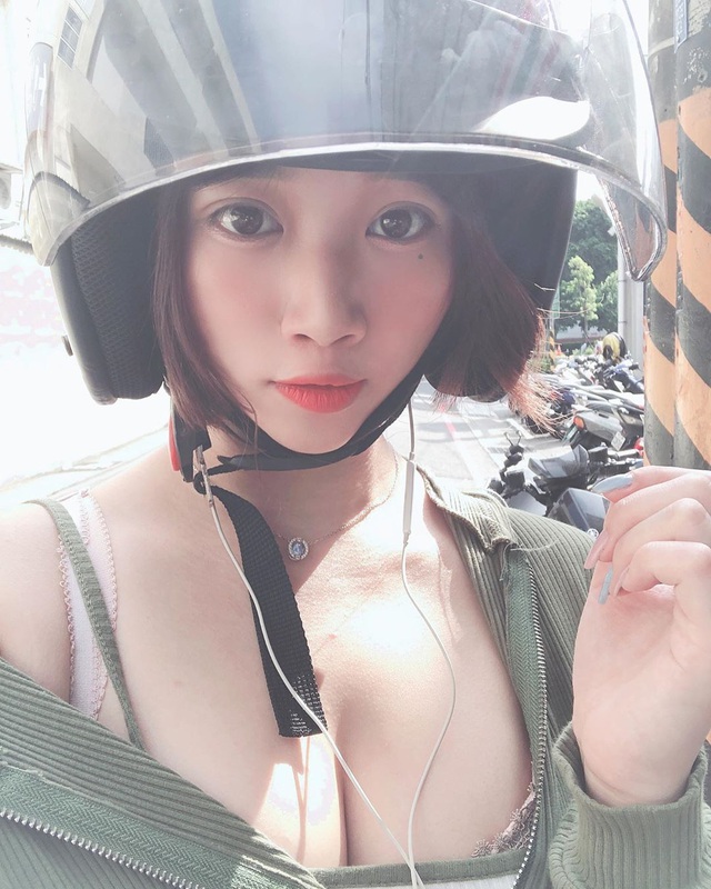 Mặc áo trễ nải ngồi nướng thịt, cô nàng hot girl khiến cư dân mạng xao xuyến Nướng thế này thì nóng phải biết - Ảnh 5.