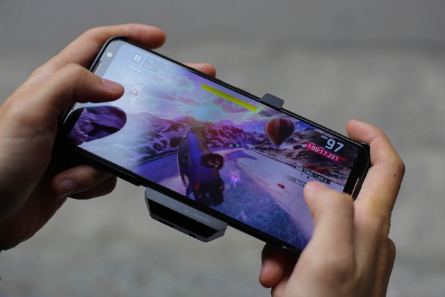 Nắn tận tay ROG Phone 2: Smartphone gaming hơn 20 triệu liệu chơi có sướng như lời đồn - Ảnh 16.