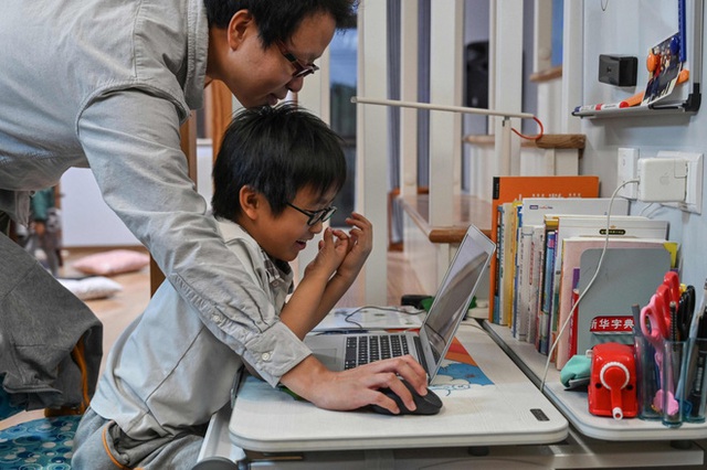 Ngỡ ngàng cậu bé streamer 8 tuổi, lên hẳn trang livestream anime lớn nhất Trung Quốc dạy lập trình, thu hút cả triệu view - Ảnh 1.