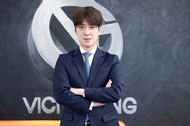 HLV KkOma: Tôi đến Vici Gaming không phải vì tiền - Ảnh 1. HLV KkOma: Tôi đến Vici Gaming không phải vì tiền - Ảnh 1.