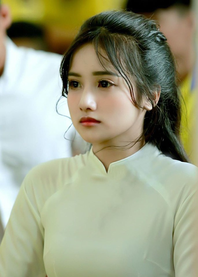 Hot girl 17 tuổi xinh đẹp xuất thần trên báo Trung Quốc, nhan sắc được ví như Angela Baby phiên bản Việt - Ảnh 12.