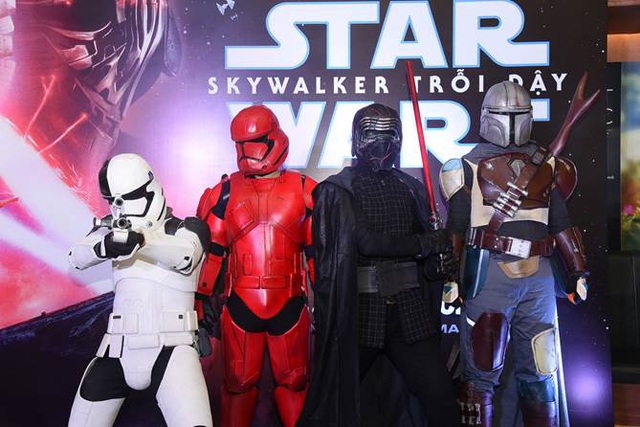Cộng đồng fan Việt Nam nô nức tham dự buổi ra mắt Star Wars: Skywalker Trỗi Dậy tại Hà Nội - Ảnh 1.