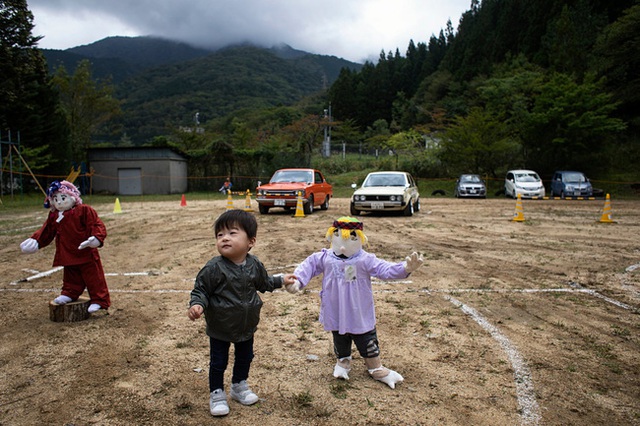 Ngôi làng vắng bóng trẻ thơ tại Nhật Bản: 18 năm không có một đứa trẻ nào ra đời, số búp bê nhiều gấp 10 lần số dân làng - Ảnh 9.