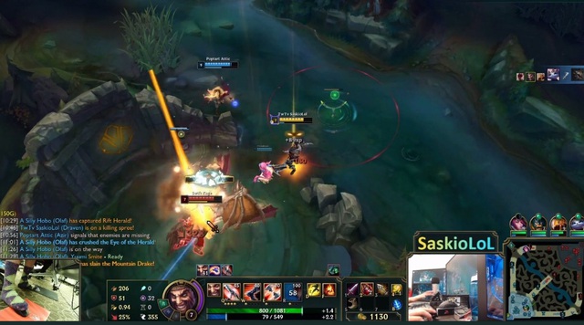 Streamer tay điều khiển xạ thủ, chân điều khiển hỗ trợ leo rank phá đảo LMHT với vị tướng Yuumi - Ảnh 3. Streamer tay điều khiển xạ thủ, chân điều khiển hỗ trợ leo rank phá đảo LMHT với vị tướng Yuumi - Ảnh 3.