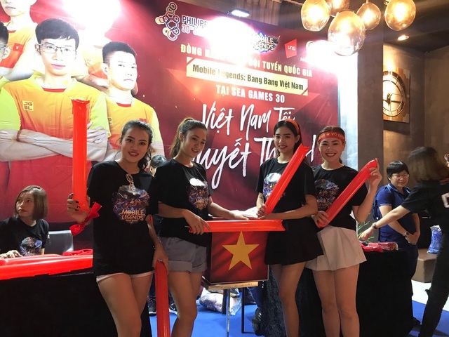 Hot Streamer Uyên Pu, Xemesis “tiếp lửa cho đội tuyển quốc gia Mobile Legends: Bang Bang tại buổi offline siêu hoành tráng - Ảnh 3. Hot Streamer Uyên Pu, Xemesis “tiếp lửa cho đội tuyển quốc gia Mobile Legends: Bang Bang tại buổi offline siêu hoành tráng - Ảnh 3.