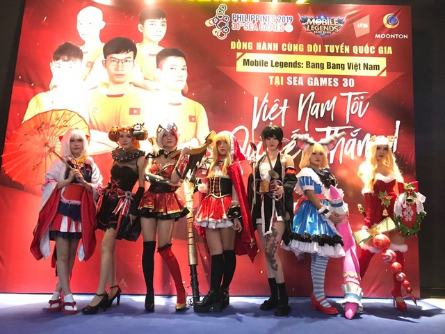 Hot Streamer Uyên Pu, Xemesis “tiếp lửa cho đội tuyển quốc gia Mobile Legends: Bang Bang tại buổi offline siêu hoành tráng - Ảnh 5. Hot Streamer Uyên Pu, Xemesis “tiếp lửa cho đội tuyển quốc gia Mobile Legends: Bang Bang tại buổi offline siêu hoành tráng - Ảnh 5.