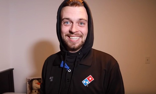 Anh giao pizza số đỏ nhất năm, được youtuber đại gia tặng cho nguyên căn nhà trị giá triệu đô - Ảnh 3.