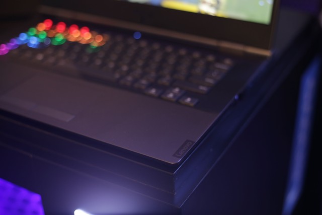 Cận cảnh laptop gaming siêu khủng Legion Y740 mới của Lenovo: Trang bị cả RTX 2080 chiến game bao mượt - Ảnh 10.