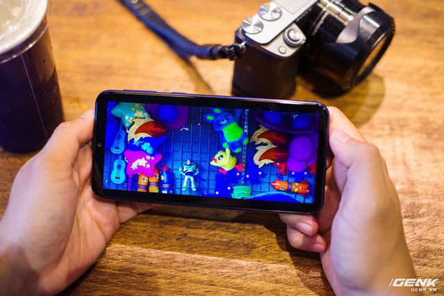 Cận cảnh Galaxy M20 tại Việt Nam: Smartphone có màn hình giọt nước đầu tiên của Samsung, pin khủng lên đến 5.000 mAh - Ảnh 13.