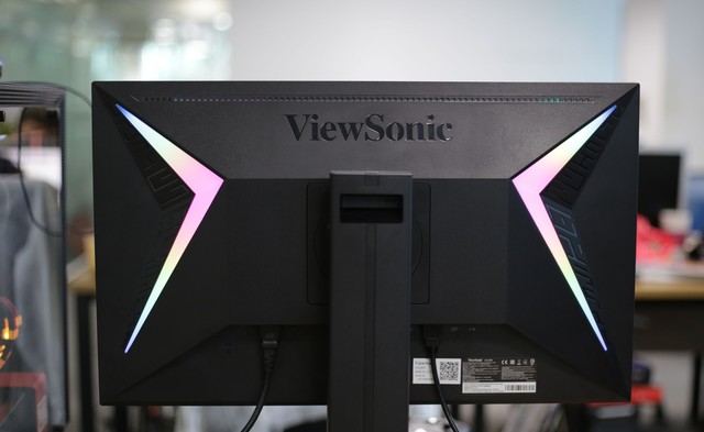 Trải nghiệm màn hình chuyên game ViewSonic XG240R: Chơi Apex Legends ngon lành, đèn RGB đặc sắc - Ảnh 9.