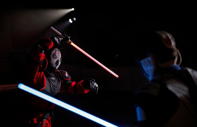 Đấu kiếm ánh sáng trong Star Wars đã trở thành một môn thể thao ngoài đời thực - Ảnh 4.