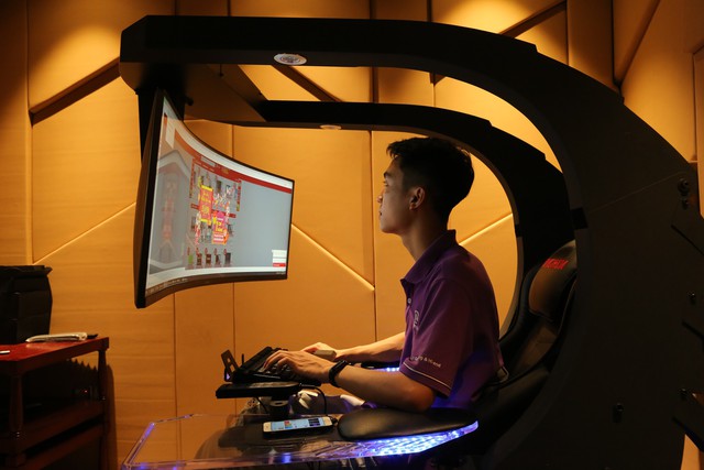 Cận cảnh chiếc ghế gaming trị giá trăm triệu của đại gia Hà Thành, trông như bê ra từ phim viễn tưởng - Ảnh 5.
