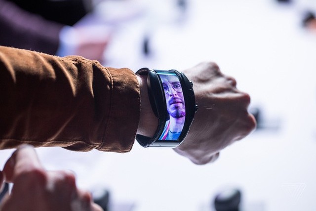 [MWC 2019] Nubia ra mắt smartphone màn hình gập có thể biến thành smartwatch, giá từ 12 triệu đồng - Ảnh 4.