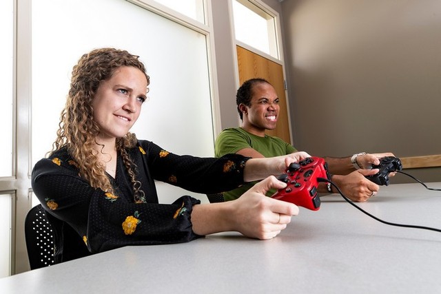 Khoa học đã chứng minh nếu được chơi game cùng đồng nghiệp thì hiệu quả công việc sẽ tăng lên nhiều lần - Ảnh 3.